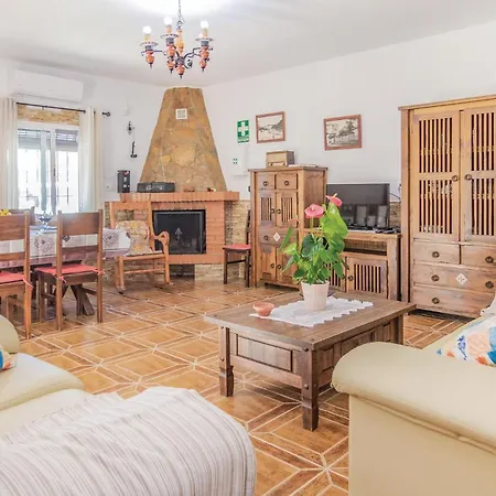 Amazing In Rute With Kitchenette Holiday home Zambra